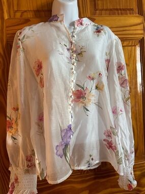 Women’s White Floral Button-Front Blouse